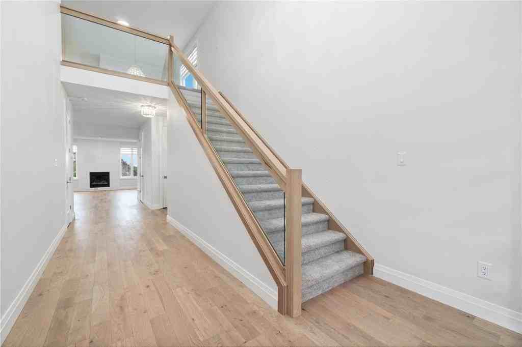 608 SWEETBAY Crescent - Photo 5 of 14