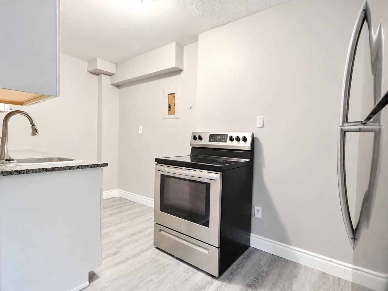 581 Cataraqui Street - Photo 4 of 11