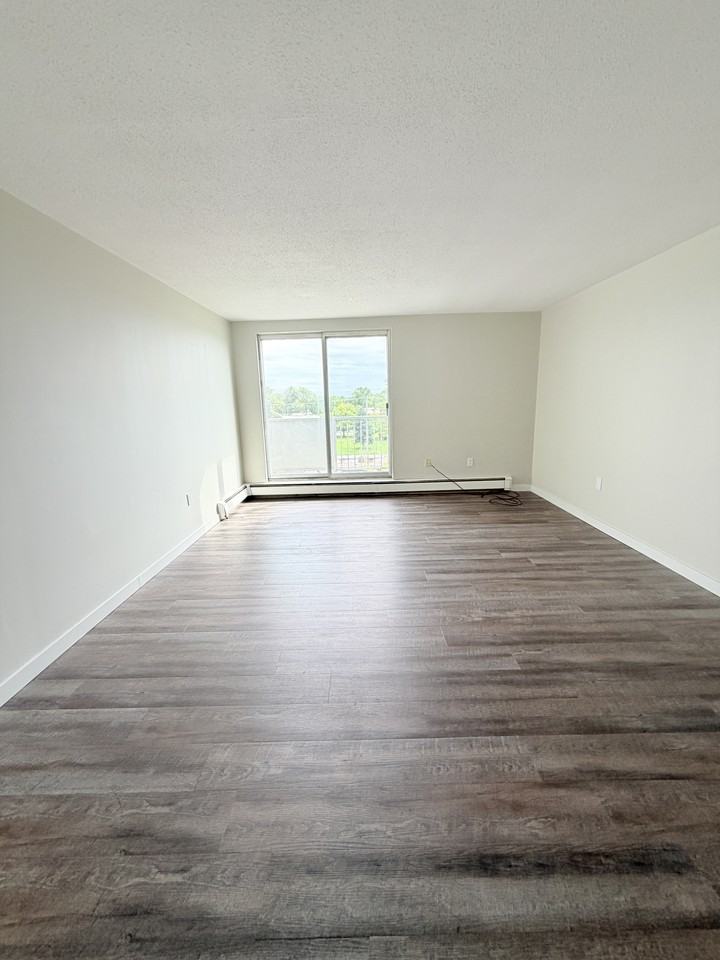 131 College Avenue South - Photo 3 of 14
