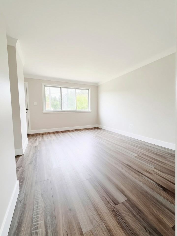 750 Indian Road North - Photo 4 of 32