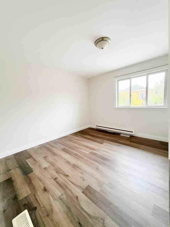 750 Indian Road North - Photo 7 of 32