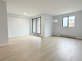 featured image of 525 Wyandotte Street West