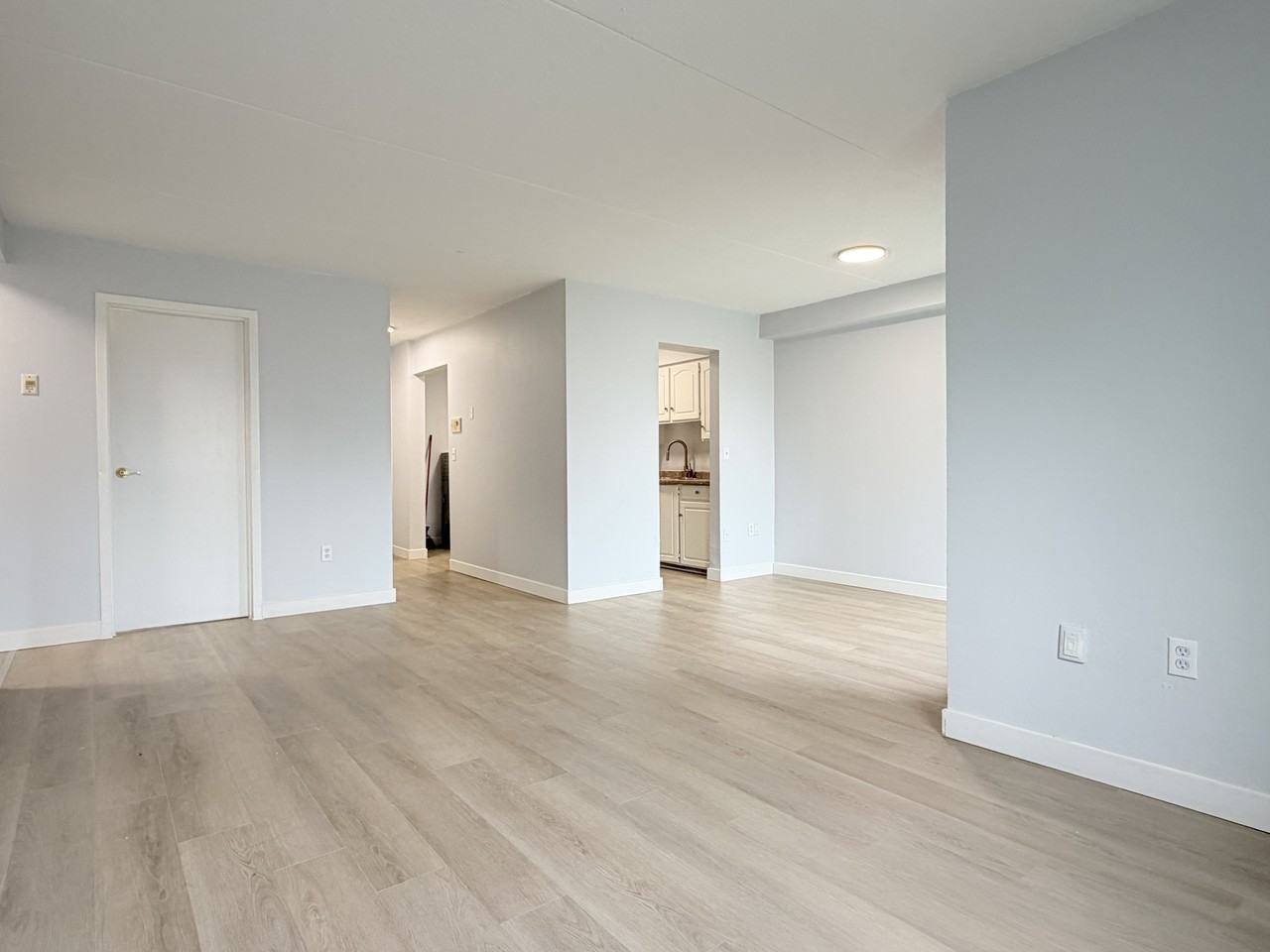 525 Wyandotte Street West - Photo 7 of 21