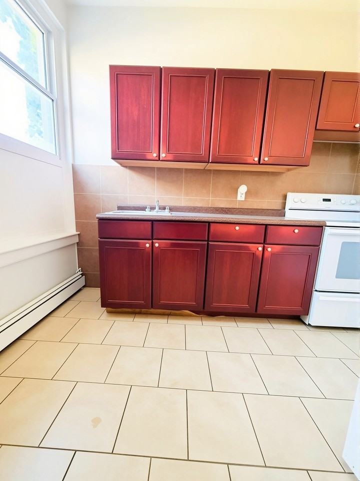 134 Victoria Street South - Photo 2 of 20