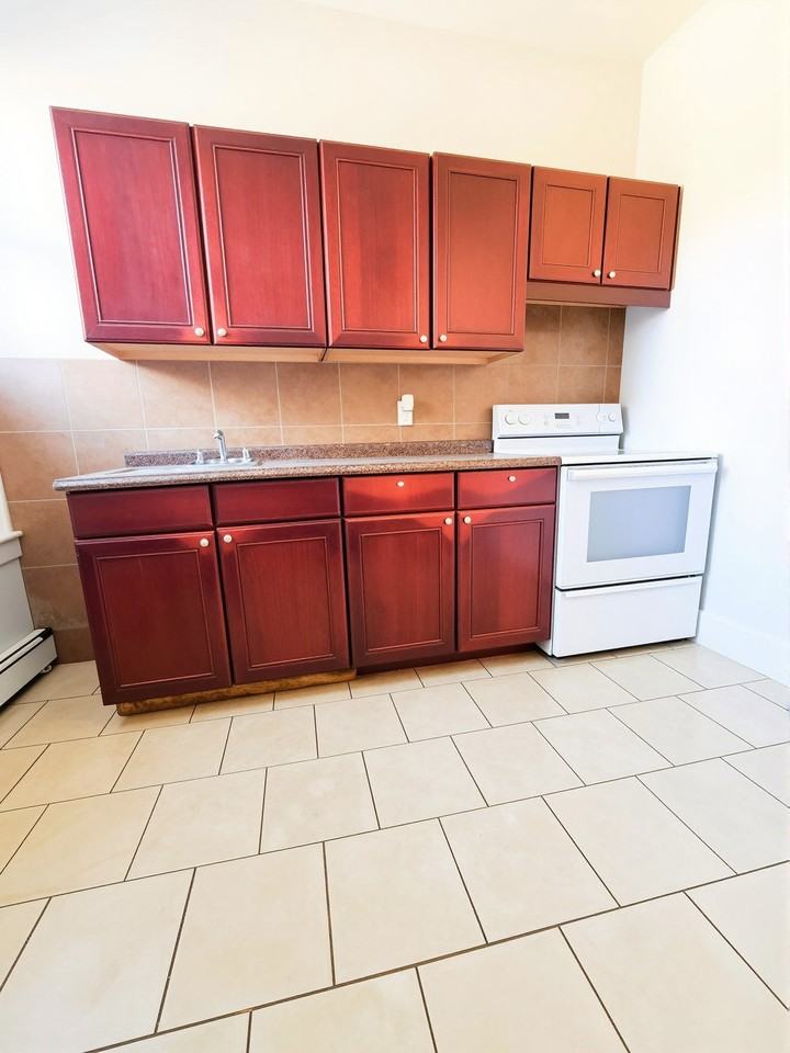 134 Victoria Street South - Photo 3 of 20