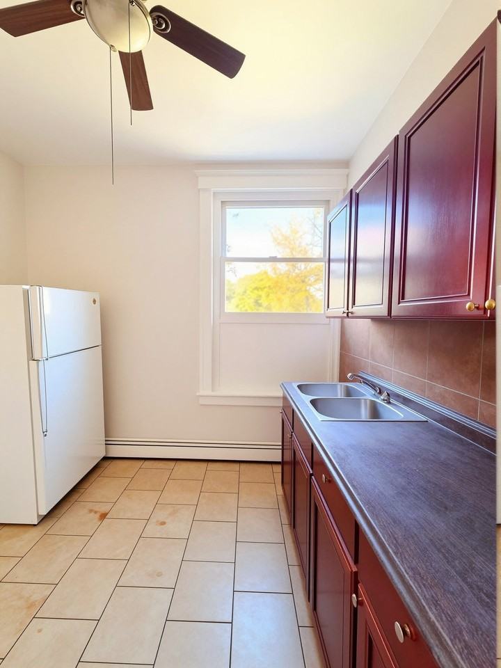 134 Victoria Street South - Photo 4 of 20
