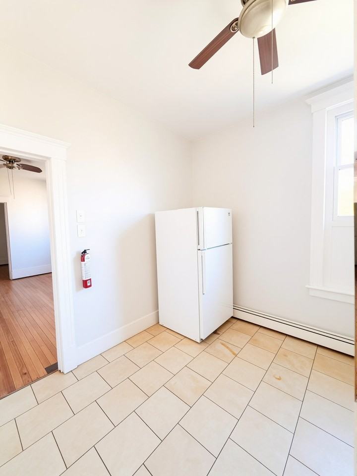 134 Victoria Street South - Photo 5 of 20