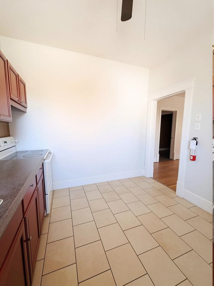 134 Victoria Street South - Photo 6 of 20