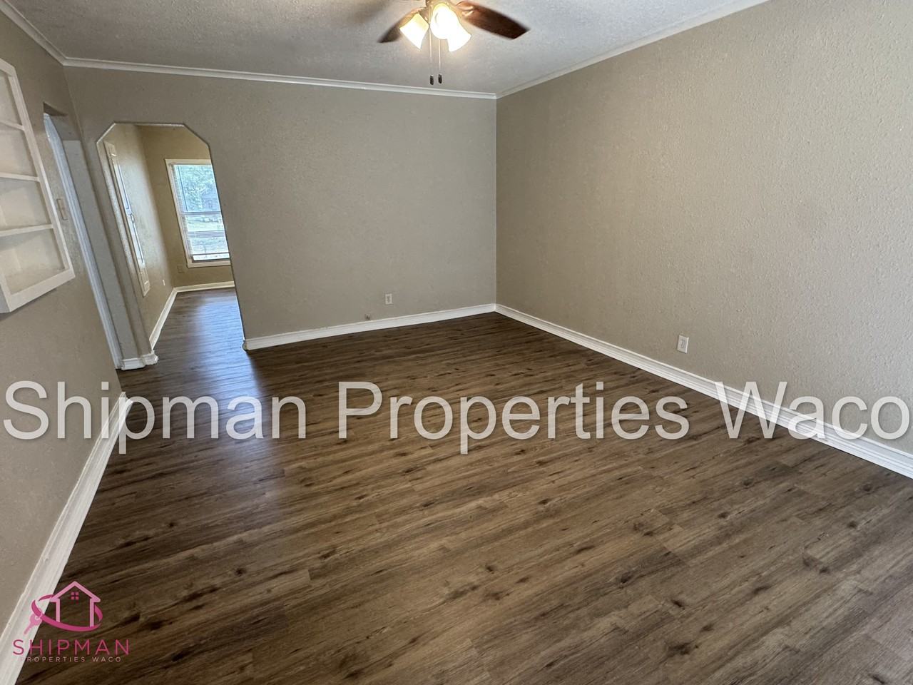 3811 PARKWOOD ST - Photo 2 of 12