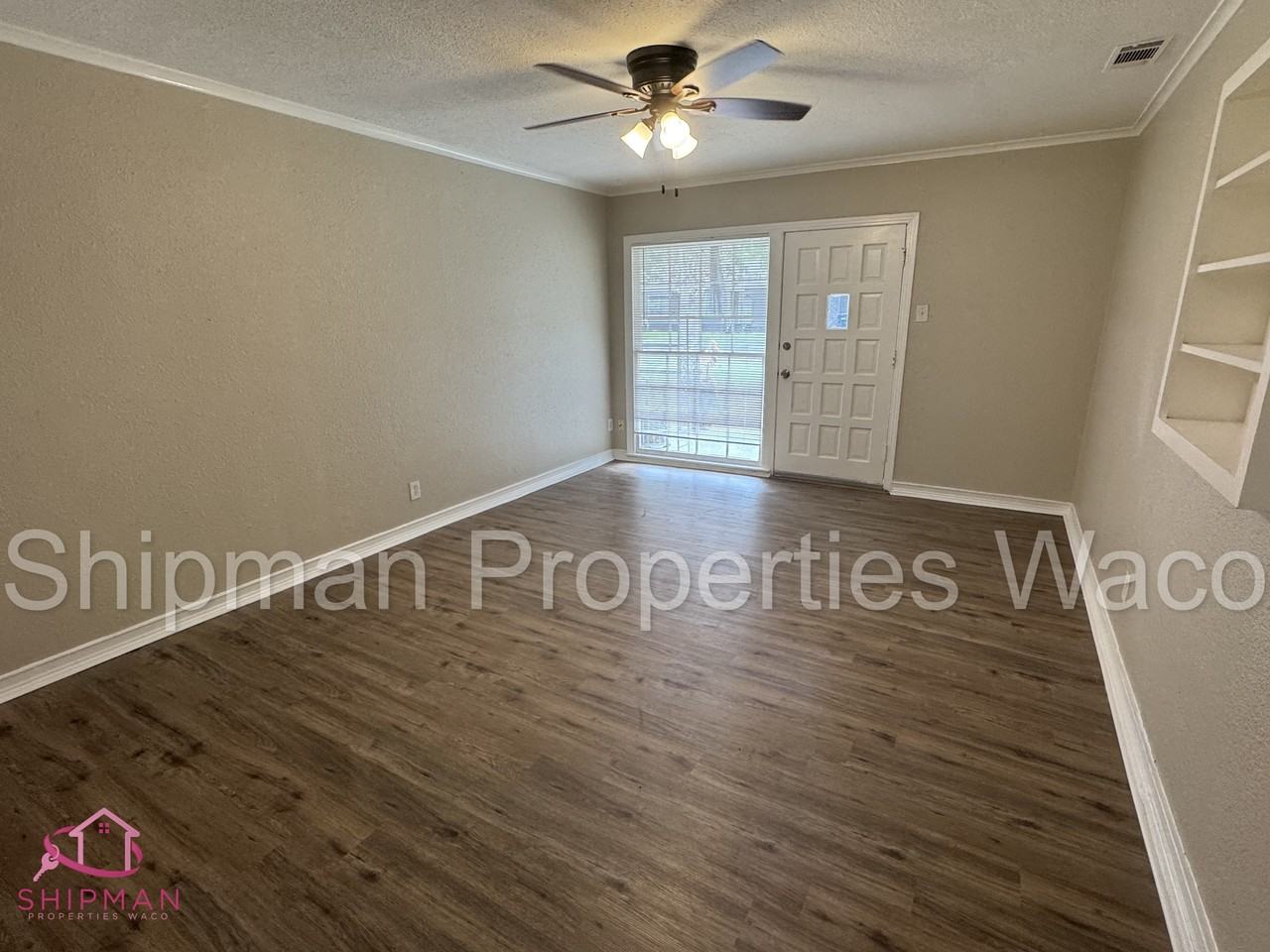 3811 PARKWOOD ST - Photo 3 of 12
