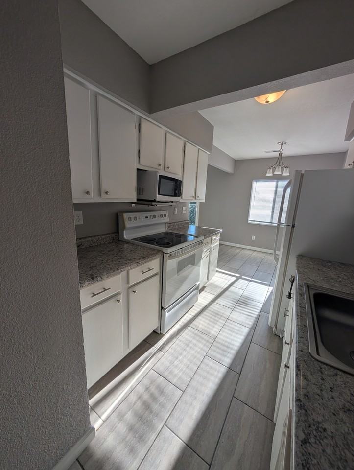 3618 SW Skyline Parkway - Photo 2 of 12