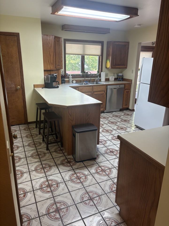121 Skihi Street - Photo 3 of 33