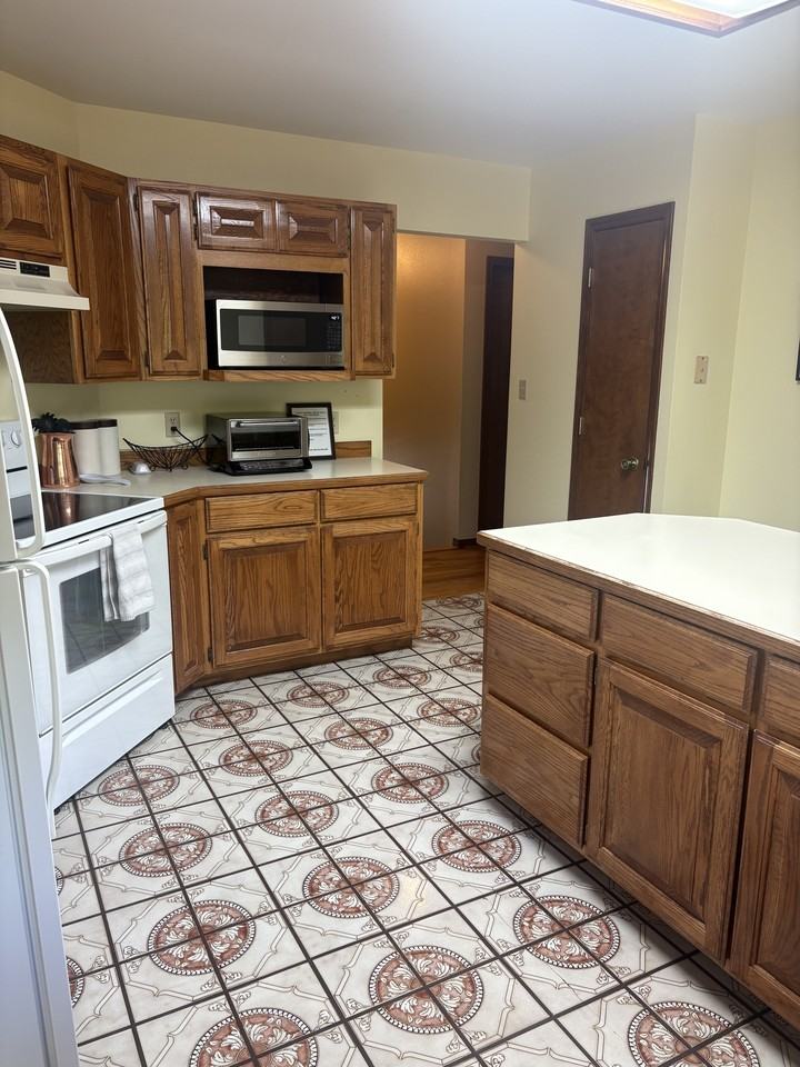 121 Skihi Street - Photo 4 of 33