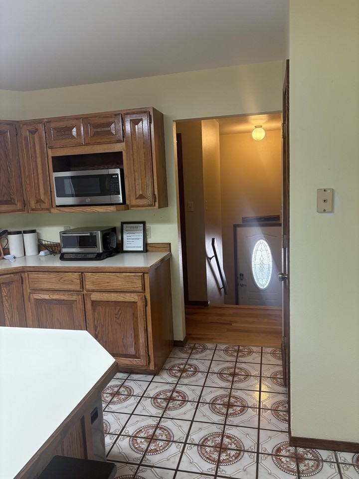 121 Skihi Street - Photo 7 of 33