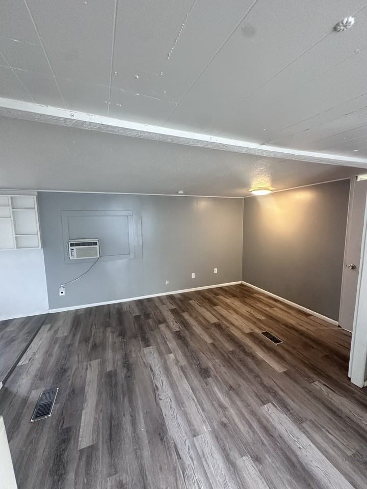 2303 South Greeley Highway - Photo 2 of 7