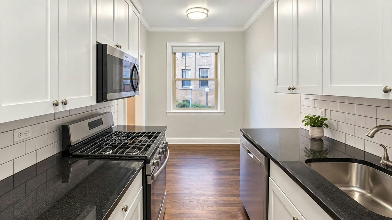905 West Altgeld Street, Unit 1A - Photo 6 of 11