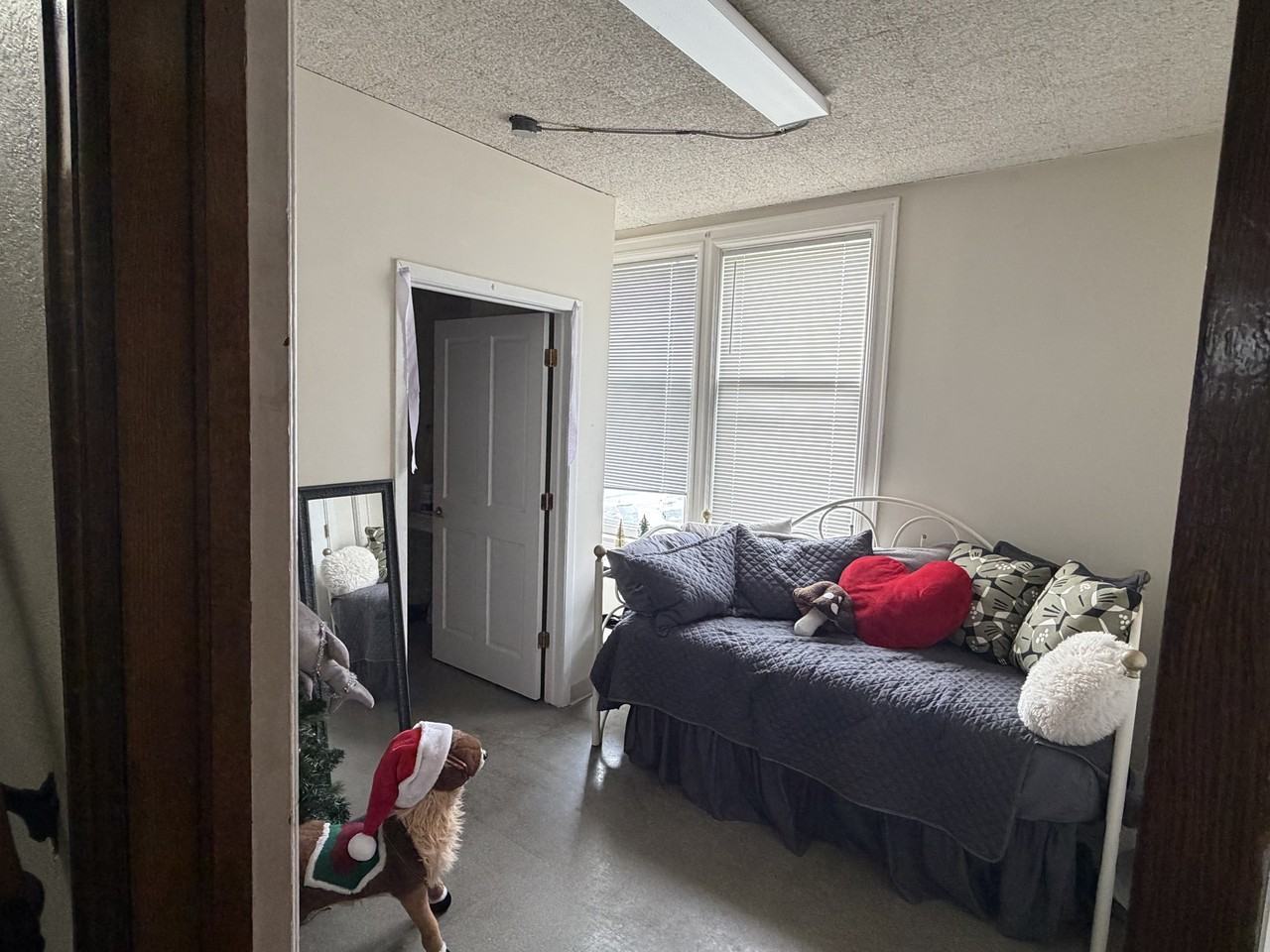1420 E 2nd St #1 - Photo 5 of 24