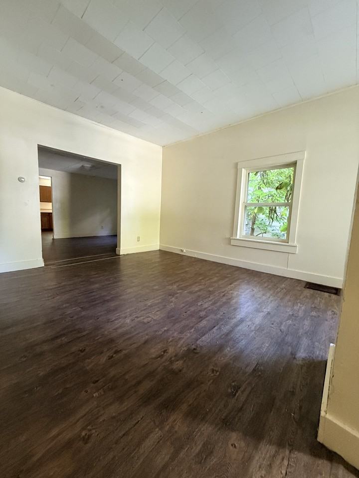 736 Greenlawn Ave - Photo 3 of 10