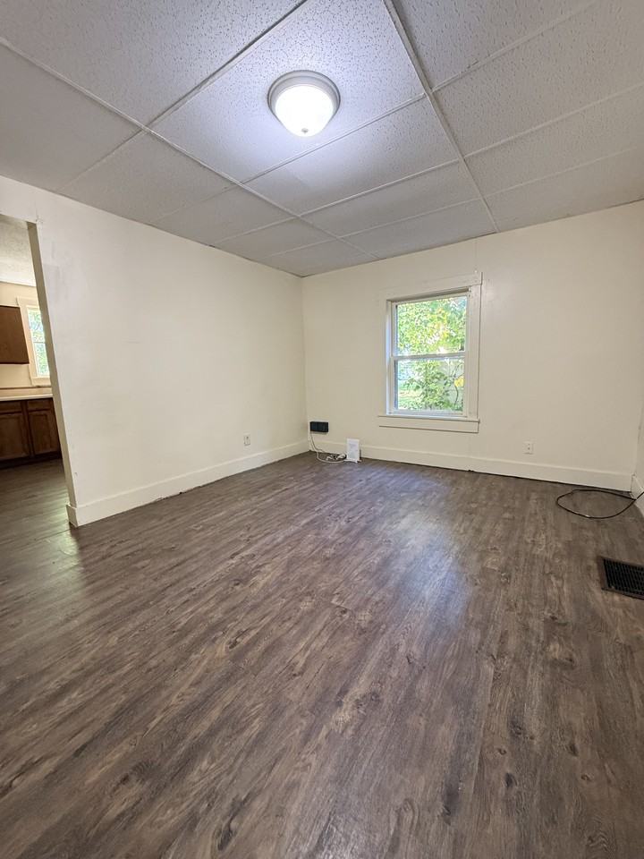 736 Greenlawn Ave - Photo 4 of 10