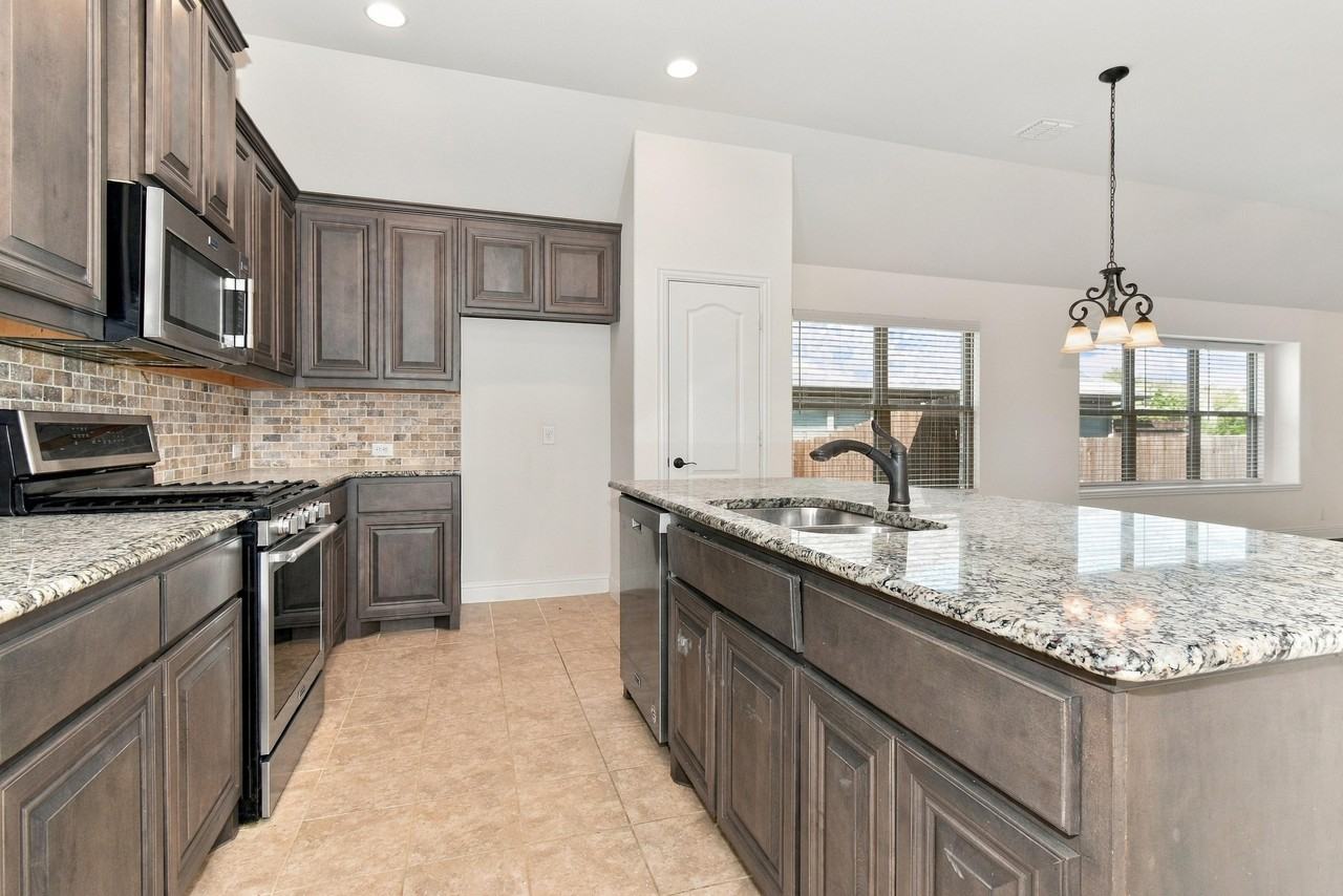 5205 Ambergate Lane - Photo 7 of 17