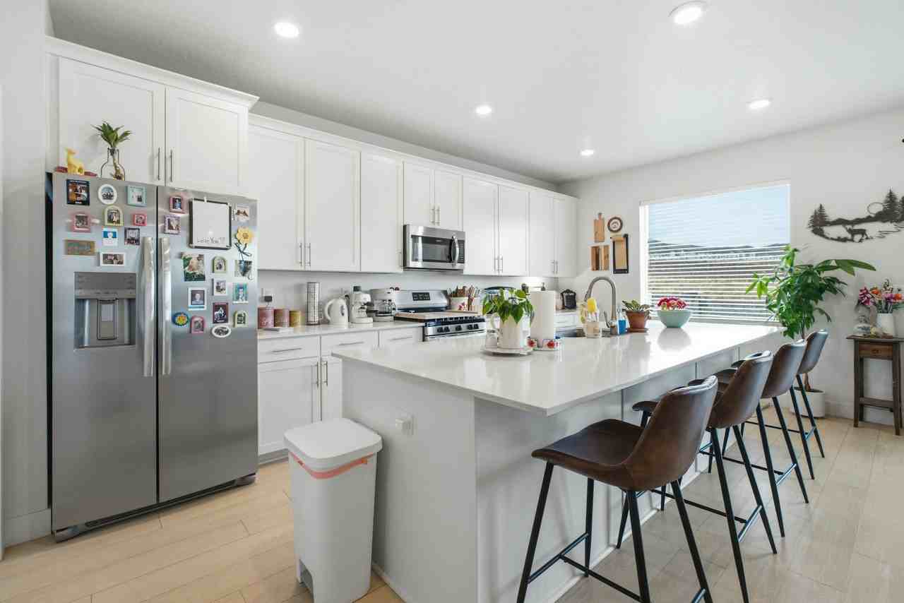 414 West Snowberry Drive - Photo 4 of 18