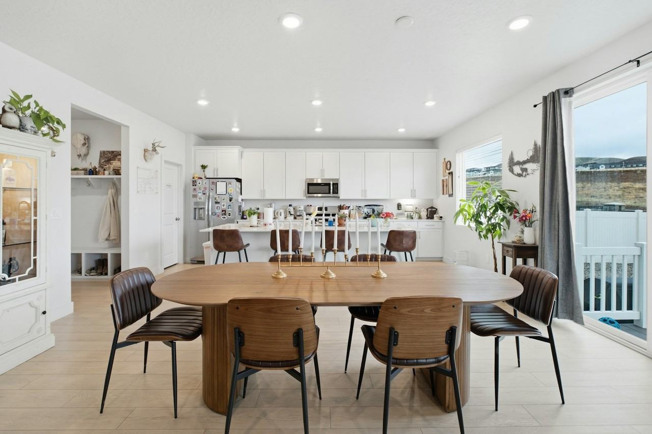 414 West Snowberry Drive - Photo 5 of 18
