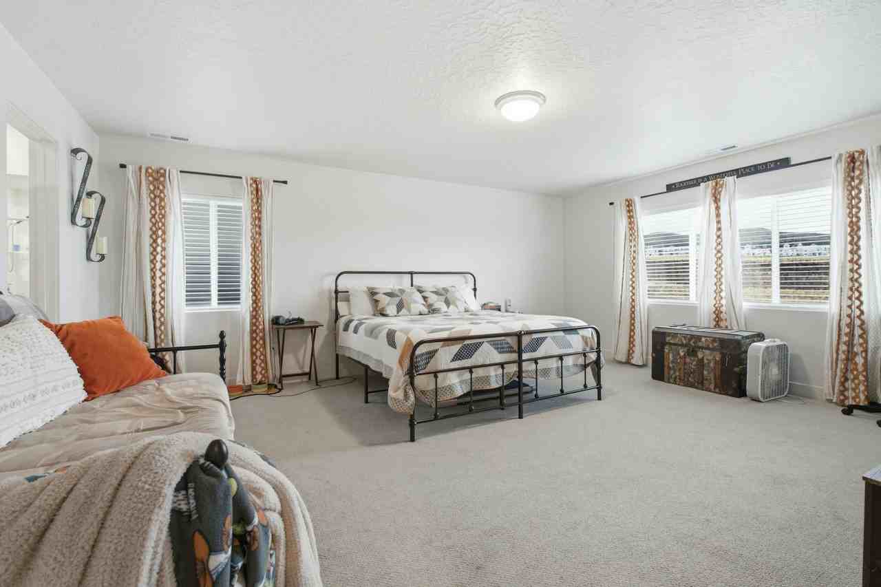 414 West Snowberry Drive - Photo 7 of 18