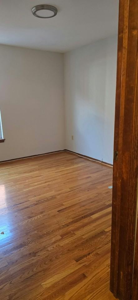 921 Jackson Ave, Unit 1 - Photo 3 of 12