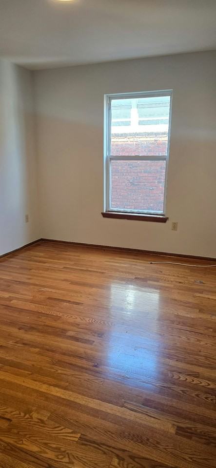 921 Jackson Ave, Unit 1 - Photo 4 of 12