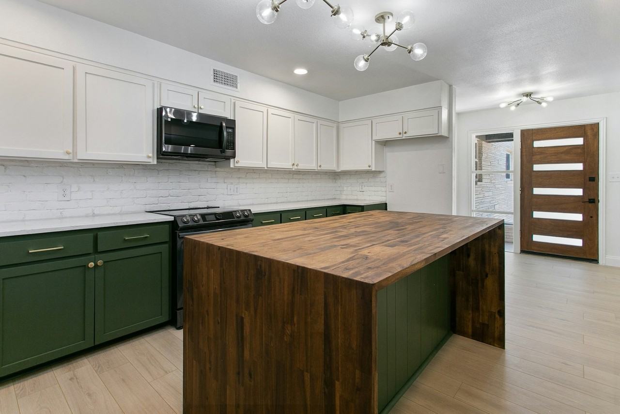 3507 Lakeshore Drive - Photo 2 of 31