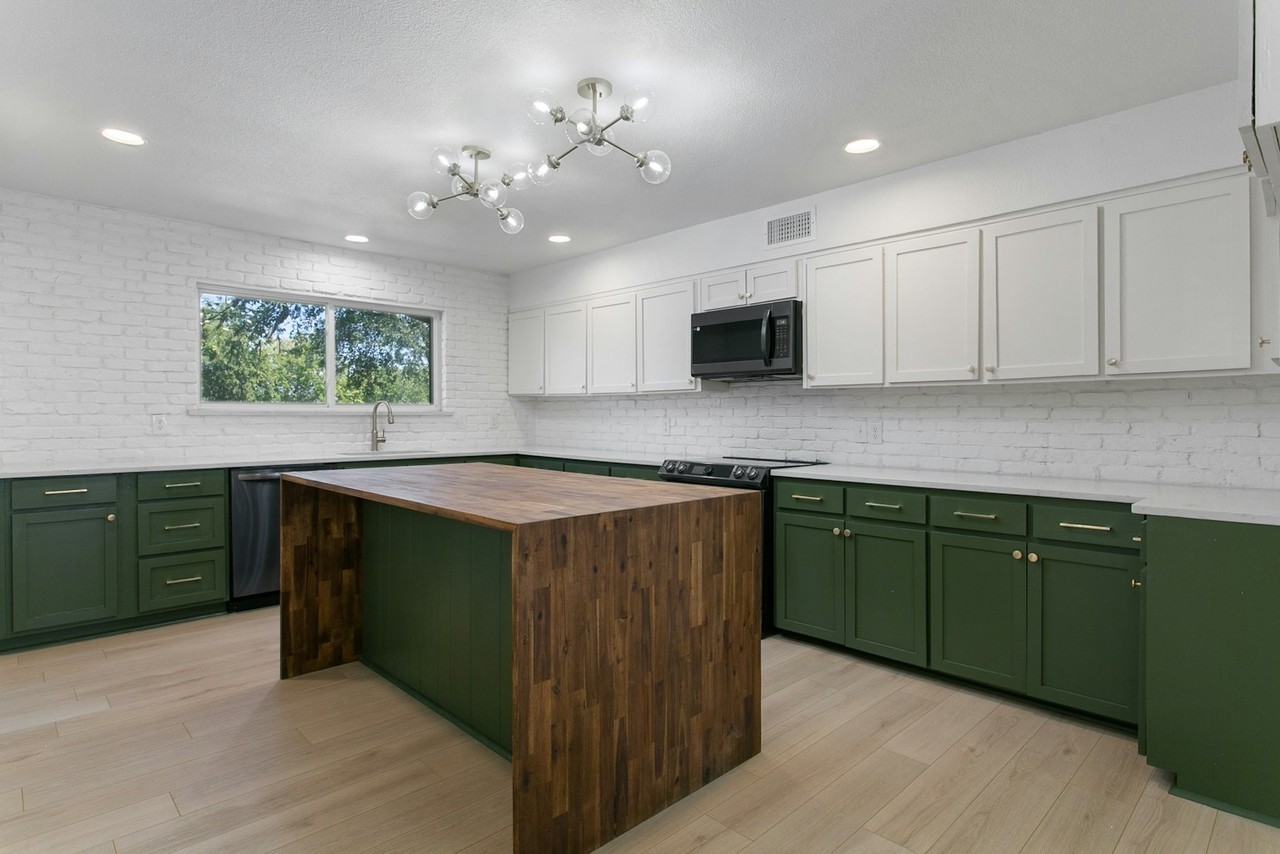 3507 Lakeshore Drive - Photo 4 of 31