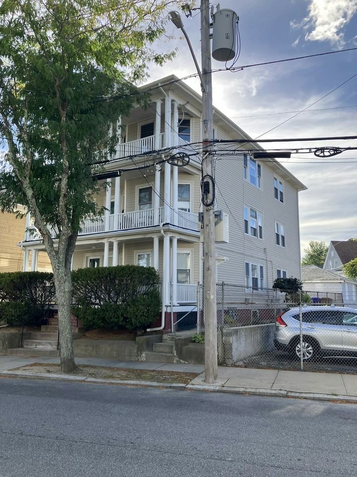 275 O'Connor St, Unit 2 - Photo 2 of 5