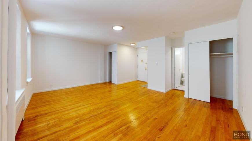 947 1st Ave - Photo 4 of 7