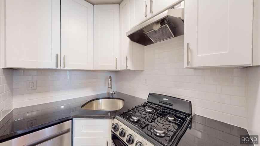 947 1st Ave - Photo 5 of 7