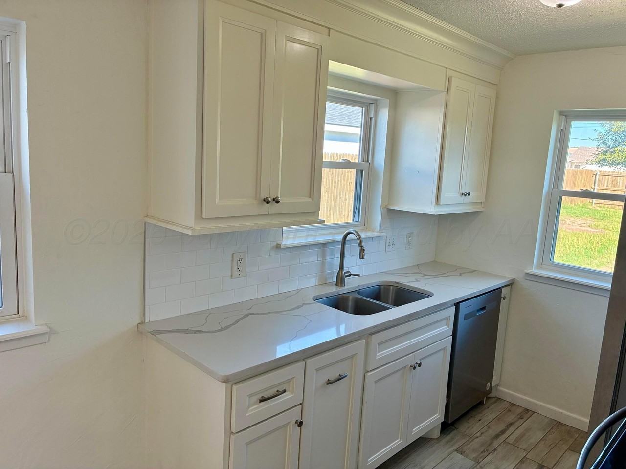 509 10th Ave - Photo 7 of 16