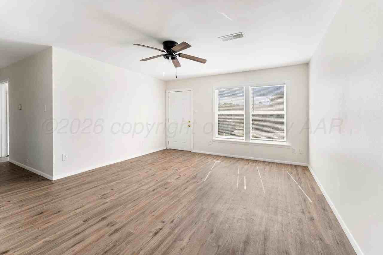 321 Hickory St - Photo 4 of 28