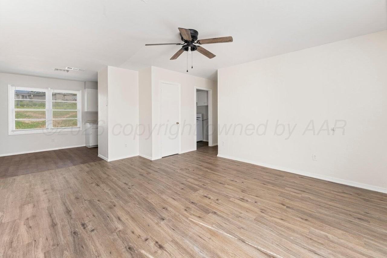 321 Hickory St - Photo 5 of 28