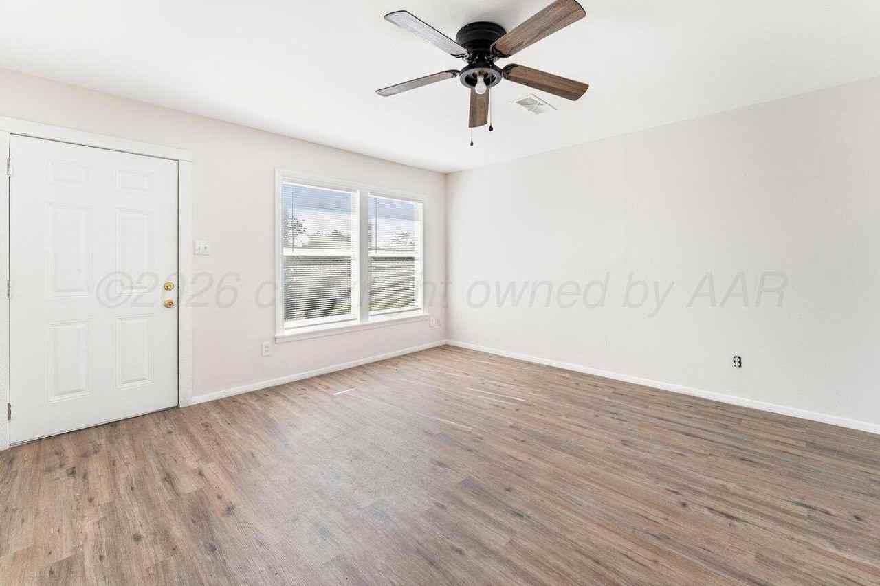 321 Hickory St - Photo 6 of 28