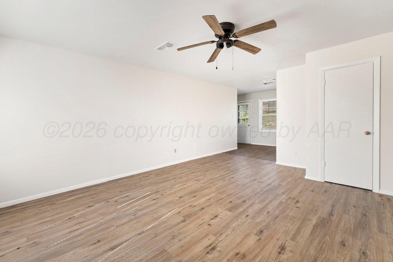 321 Hickory St - Photo 7 of 28