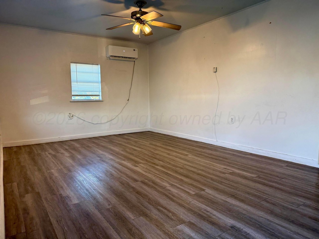 411 W 4th St - Photo 2 of 8