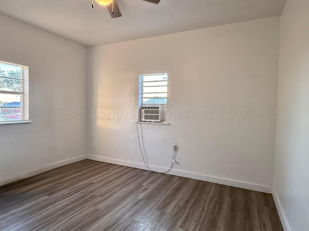 411 W 4th St - Photo 7 of 8