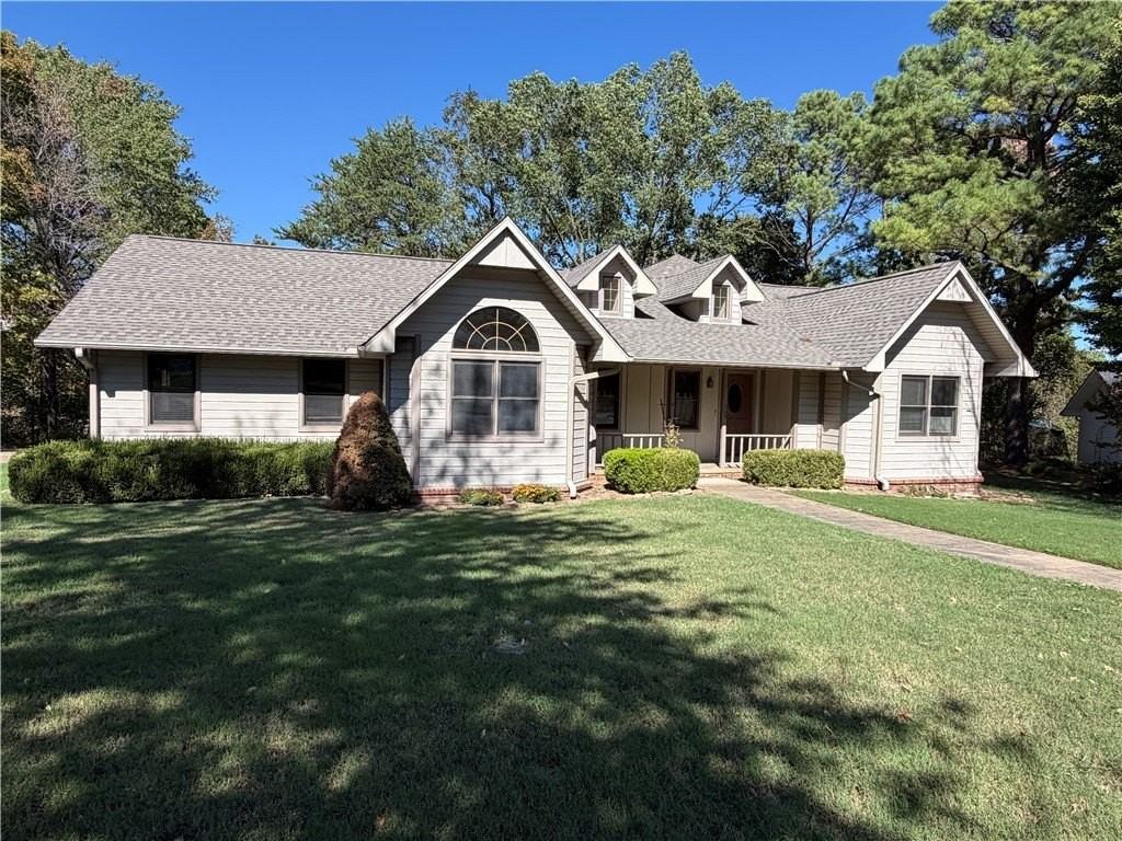 1505 Holly Pl - Photo 5 of 22