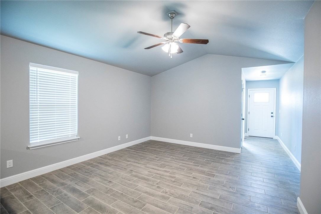 525 Fox Cir - Photo 5 of 18