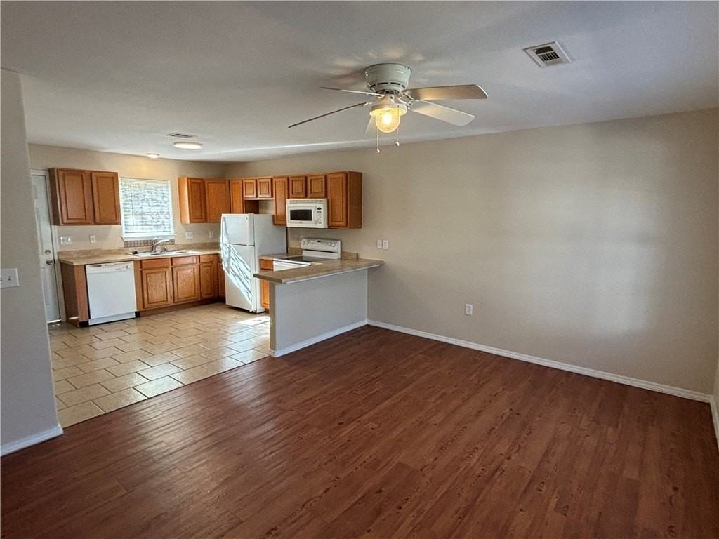 129 E Ella St - Photo 3 of 10