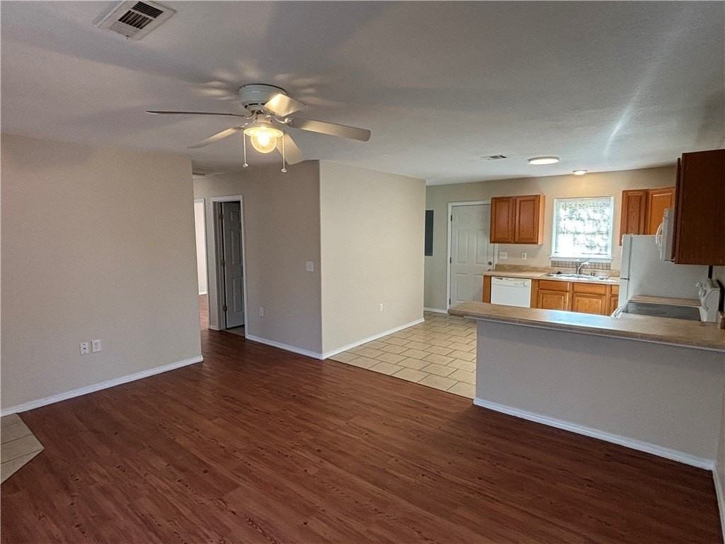 129 E Ella St - Photo 5 of 10