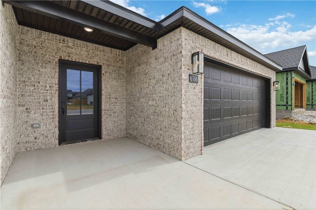 6706 High Meadow Boulevard - Photo 4 of 34