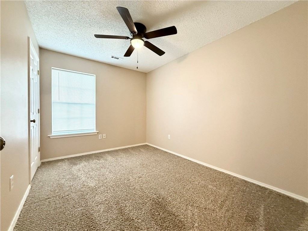 208 S Bailey St - Photo 7 of 13
