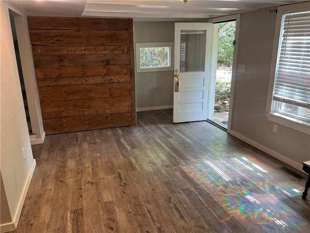 548 E Rebecca St - Photo 5 of 28