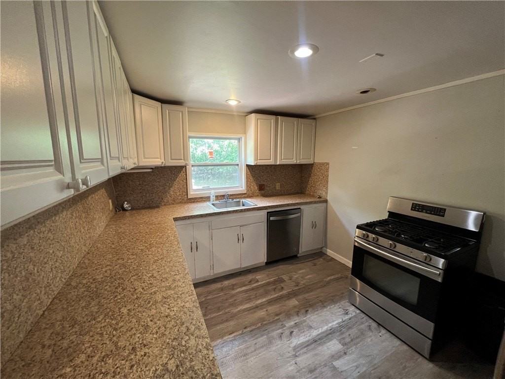 548 E Rebecca St - Photo 7 of 28