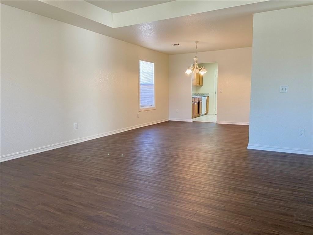 903 Sw Krug Rd - Photo 2 of 19
